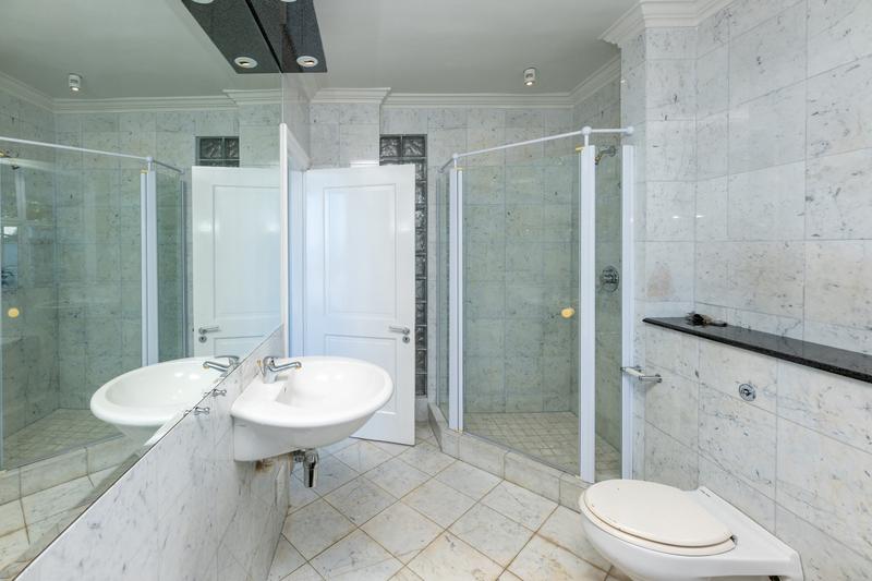 3 Bedroom Property for Sale in Sea Point Western Cape
